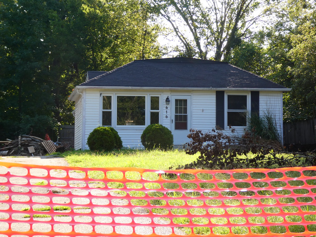 Little House in Kirkwood, MO_P1030172 Staged for demolitio… Flickr
