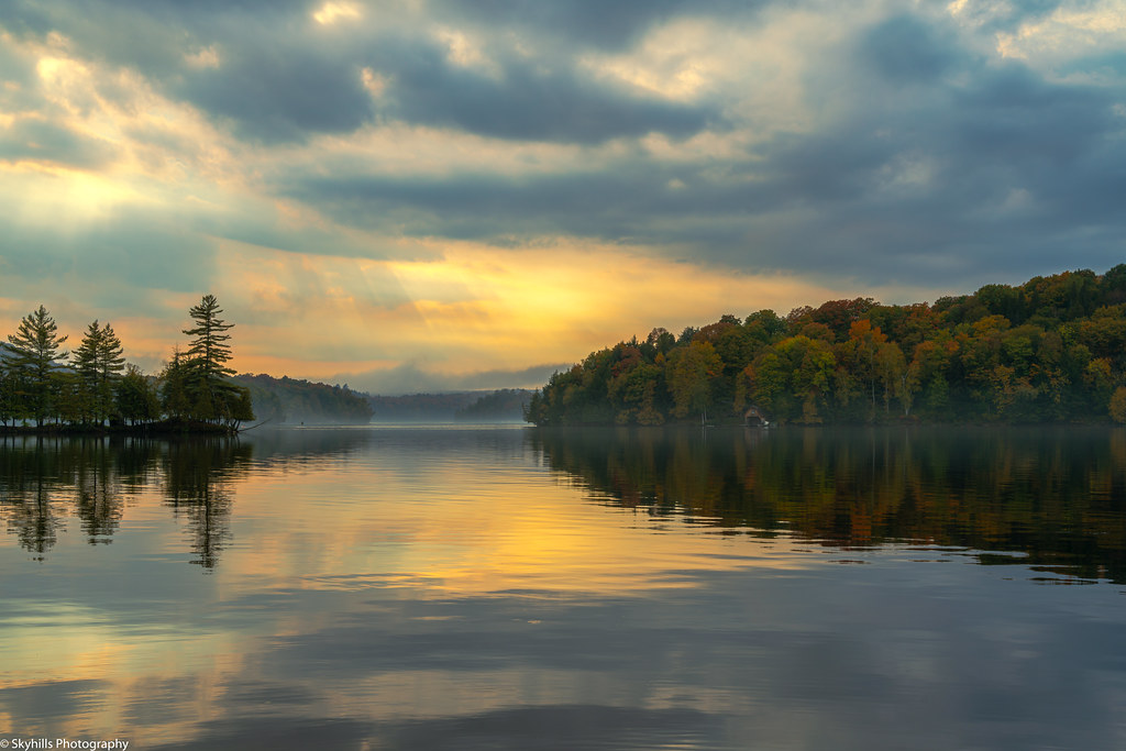 Lake Vernon sunset. Huntsville, Ontario Daniel Gibson Flickr