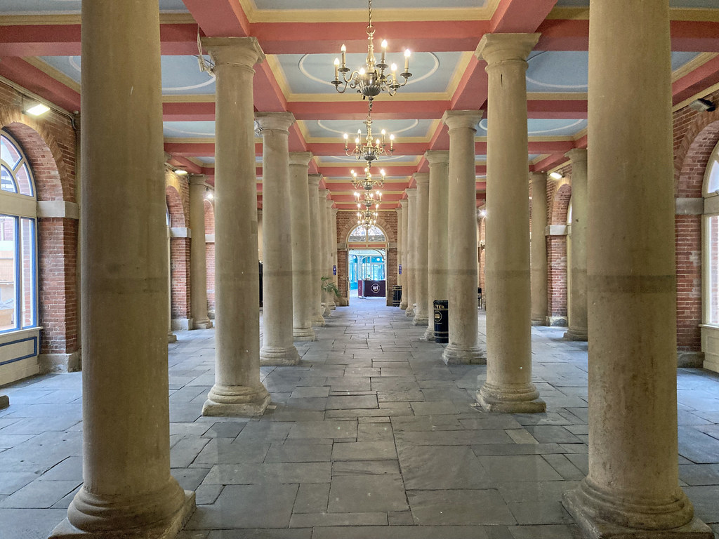 Newark Town Hall This is quite the colonnade, passing unde… Flickr