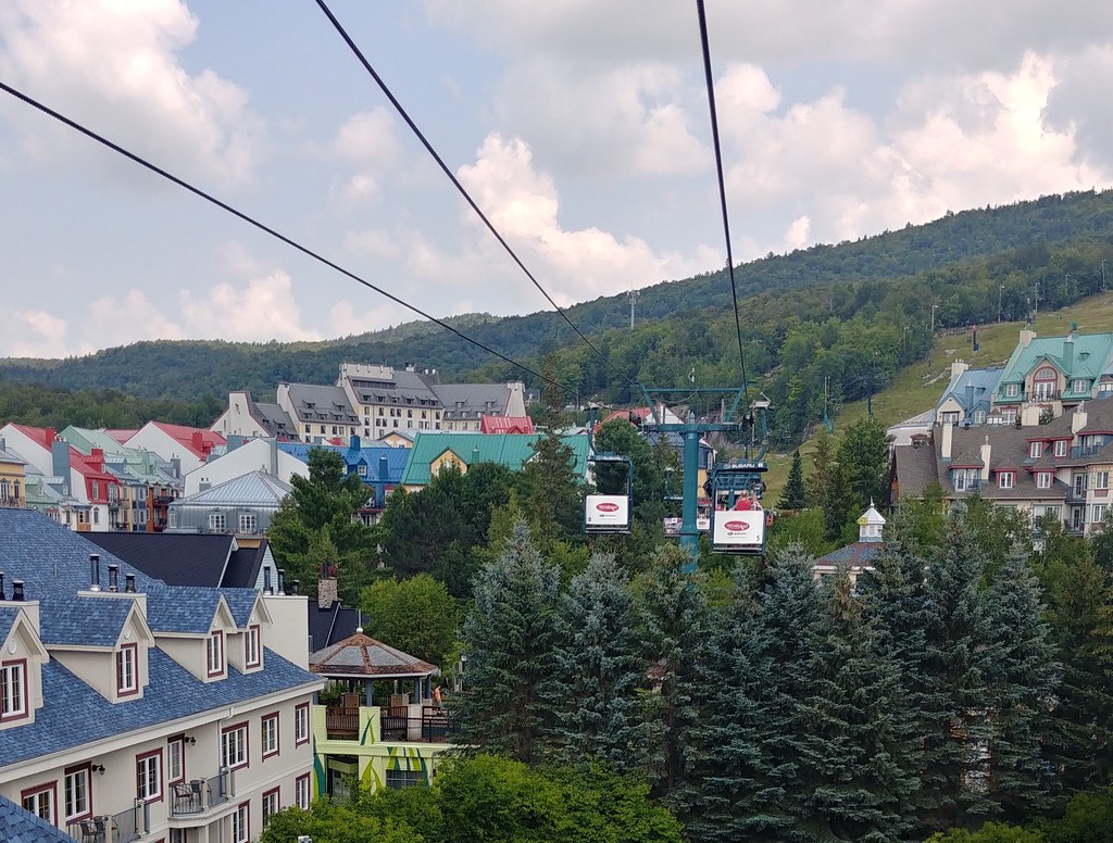 2021 Village du MontTremblant montée en gondole au 1e… Flickr