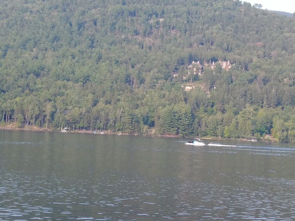 2021 Croisière Lac Tremblant et vue les 2 maisons de Mar… Flickr