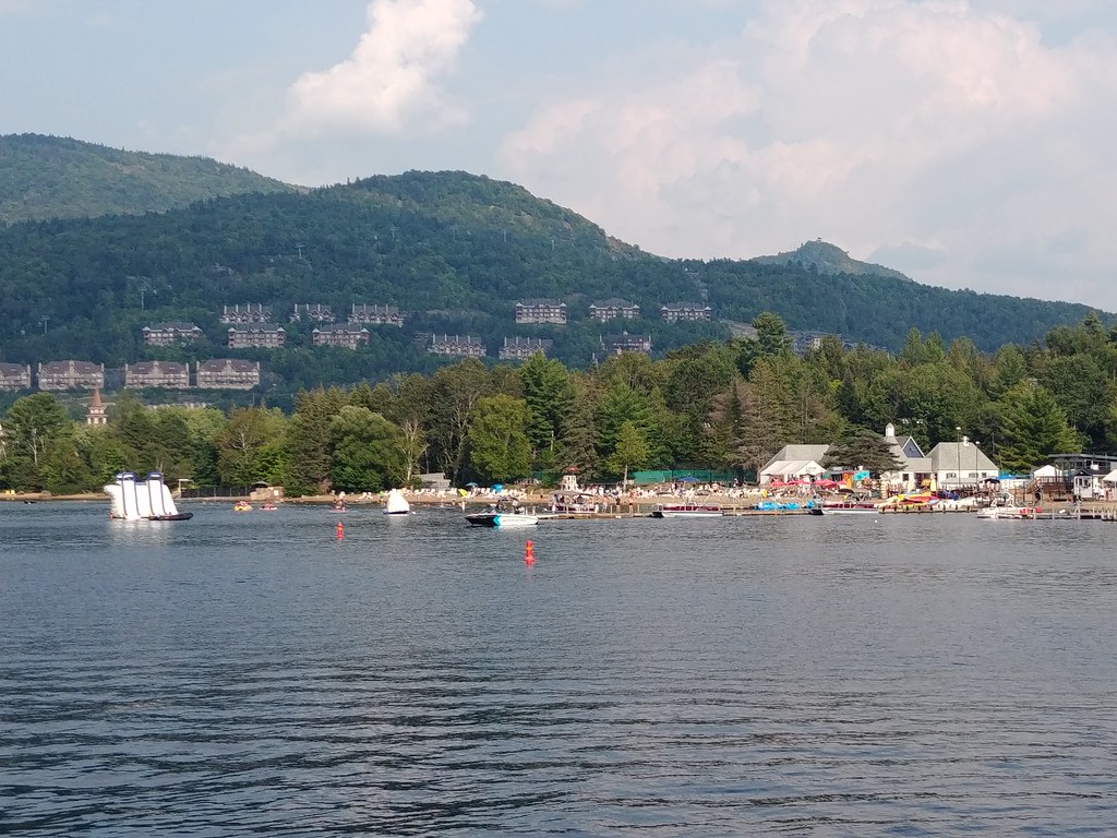 2021 Croisière sur le Lac Tremblant avec vue de condos e… Flickr