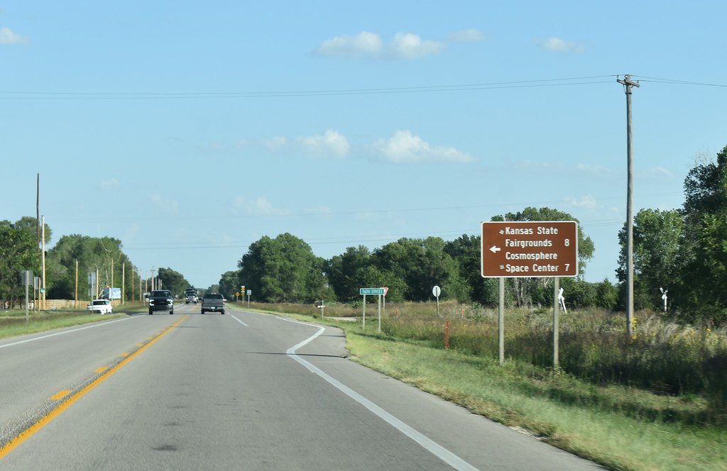 Willowbrook, KS K14 & K96 Willowbrook, KS K14 S Bound… Flickr