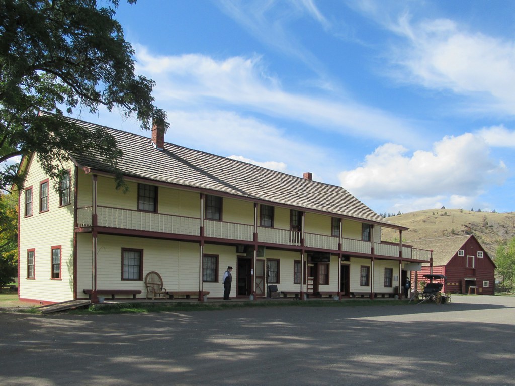 Hat Creek House During the 1860s Cariboo gold rush Hat Cre… Flickr