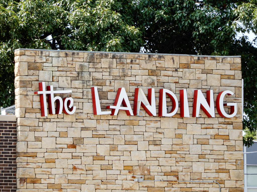 The Landing Kansas City, MO The Landing Mall opened in 1… Flickr