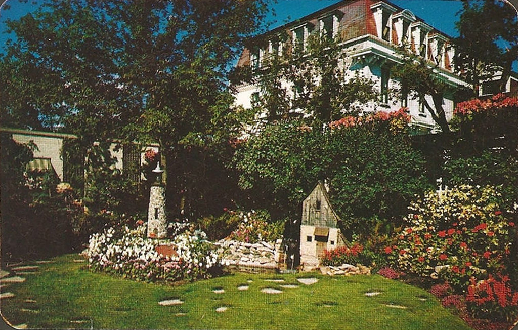 View of Van Kirk Gardens Broadway and Carlton Winnipeg 03A… Flickr