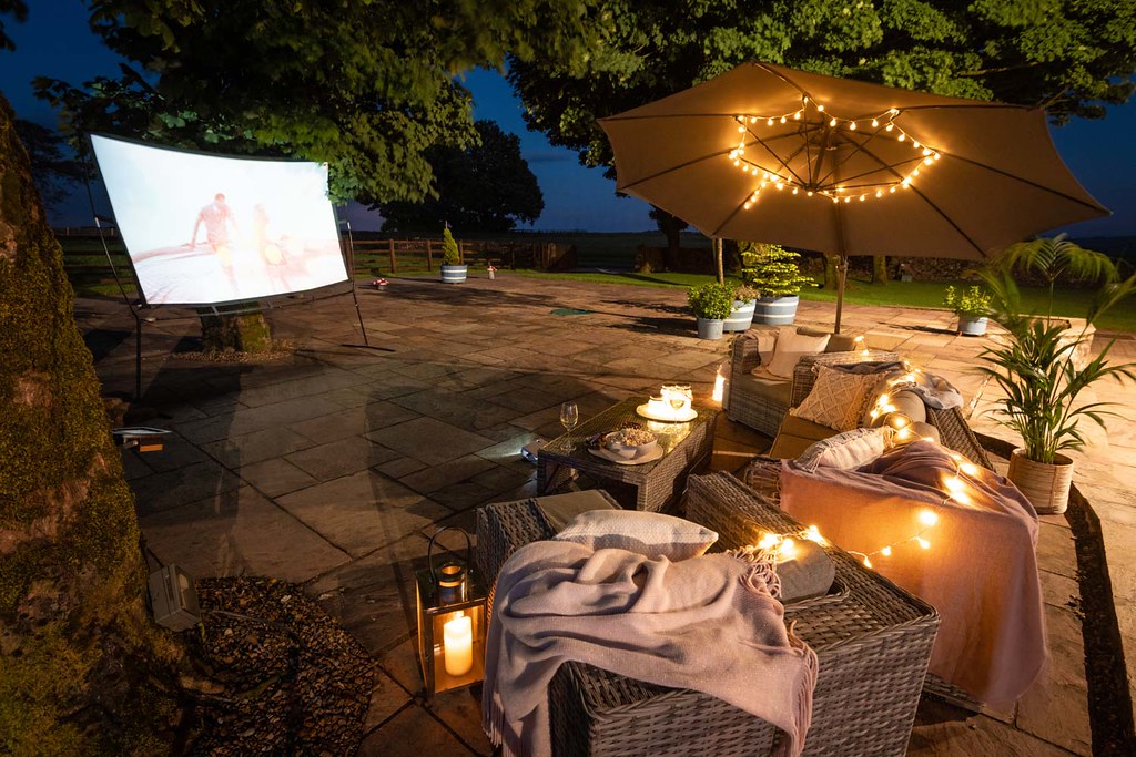 Garden movie night set up Outdoor movie night set up in th… Flickr