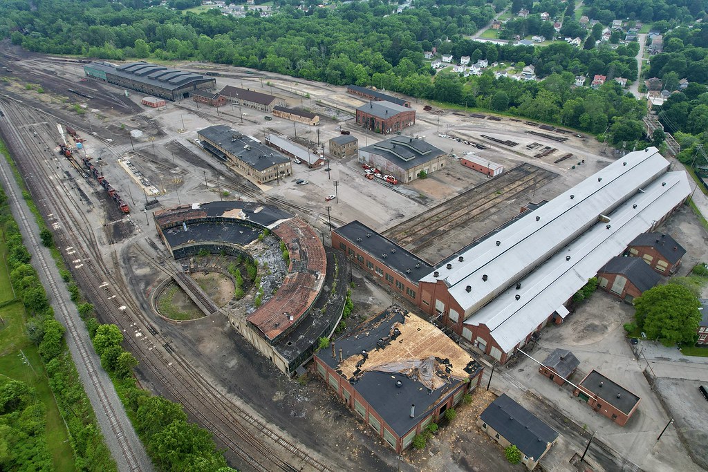 Bessemer & Lake Erie shops Greenville PA and the CN SD70M… Flickr