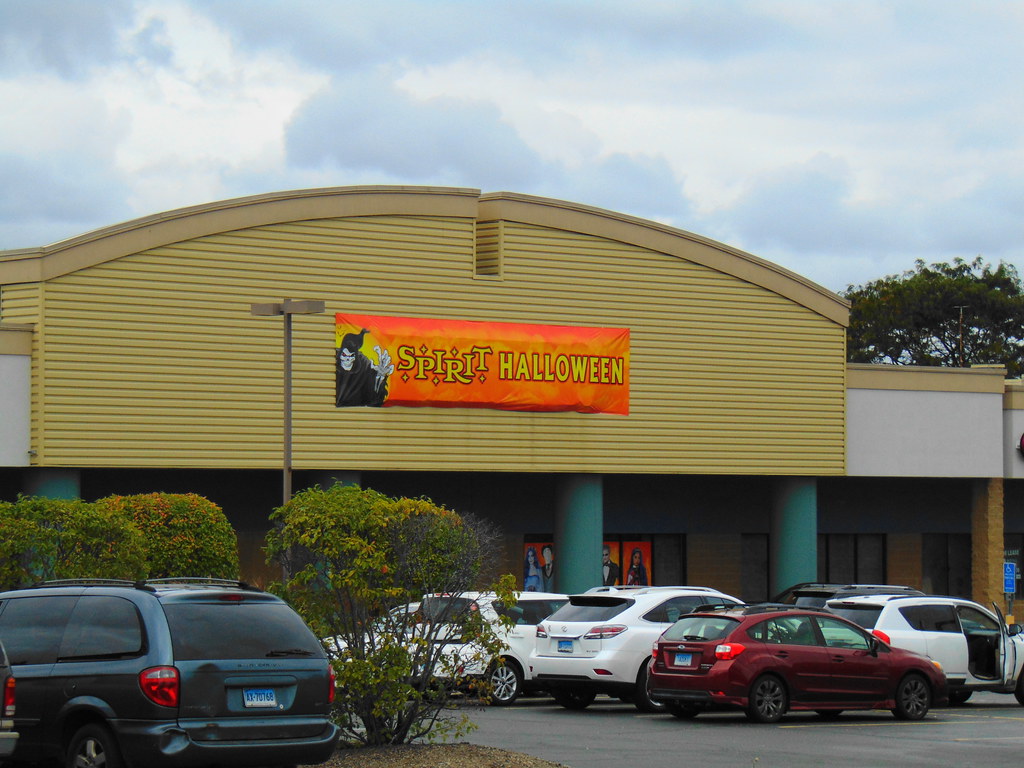 Spirit Halloween (Newington, Connecticut) JJBers Flickr