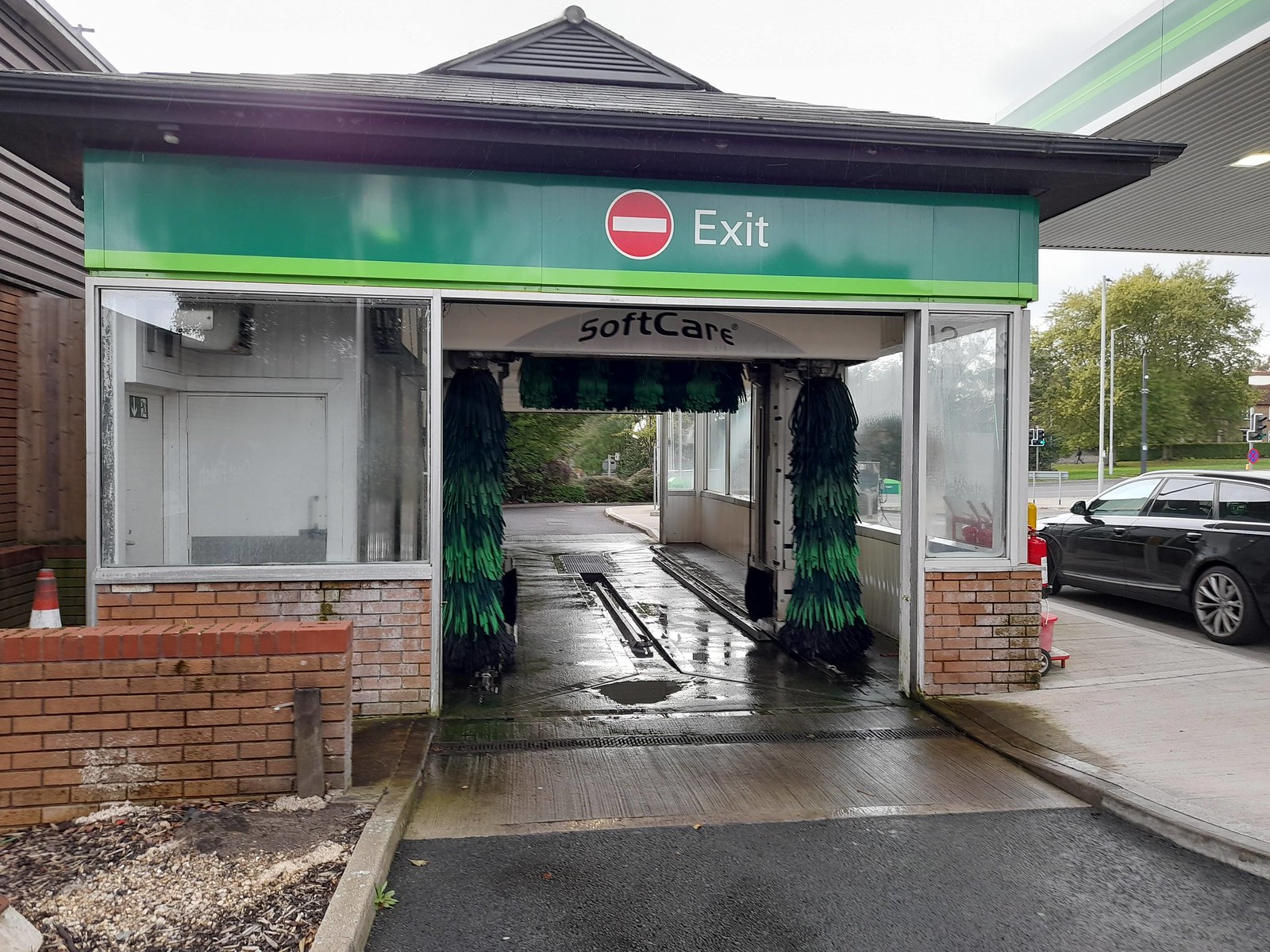 BP car wash, Loughton retake In the dark! Taken at 8pm, us… Flickr