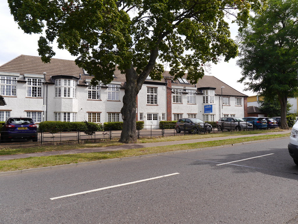 Letchworth, Pixmore Avenue, Phoenix Motor Company (façade)… Flickr