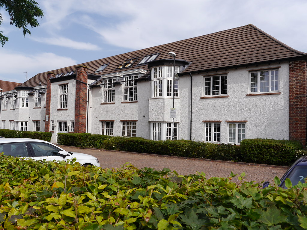 Letchworth, Pixmore Avenue, Phoenix Motor Company (façade)… Flickr