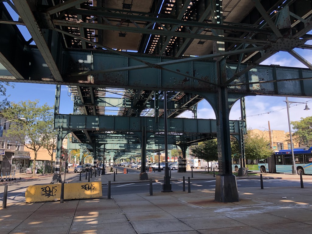 3rd Ave el at Gun Hill Road zacfi2000 Flickr