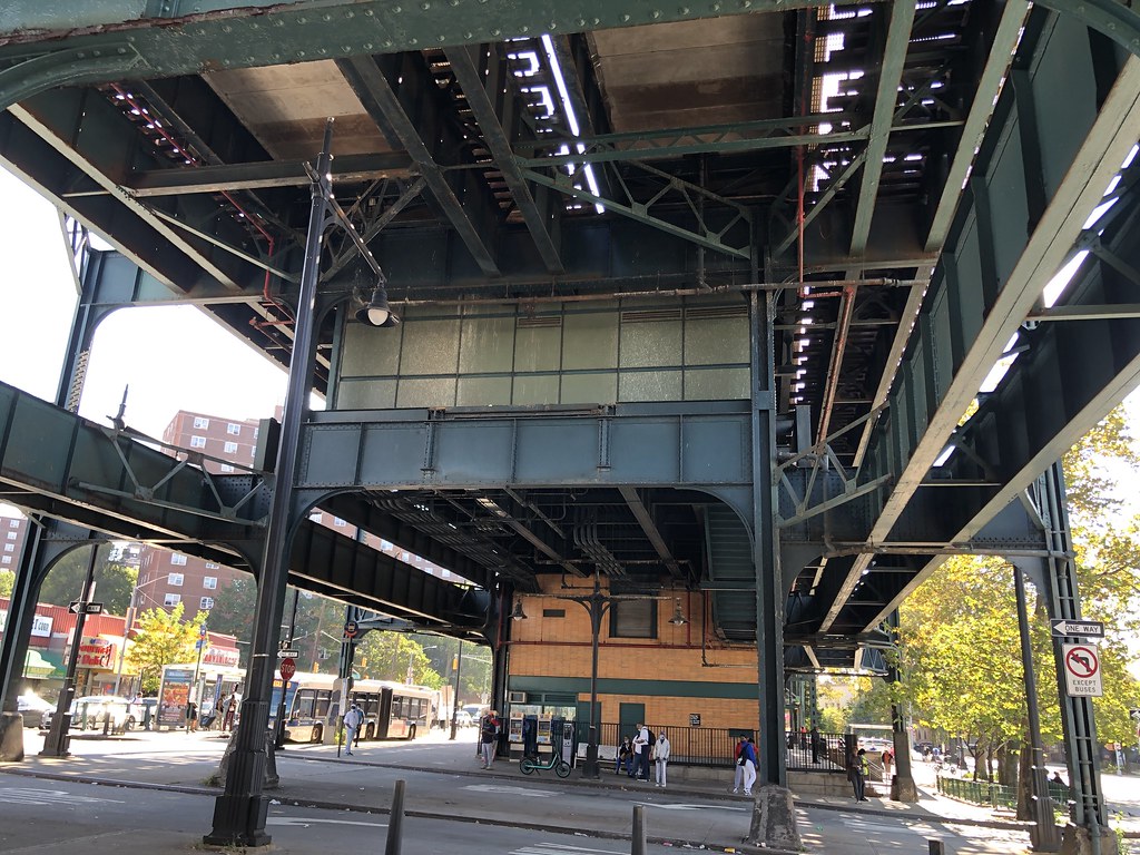 3rd Ave el at Gun Hill Road zacfi2000 Flickr