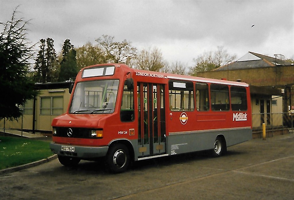 MW24 Potters Bar Garage, April 1993. Collection photograph… Flickr