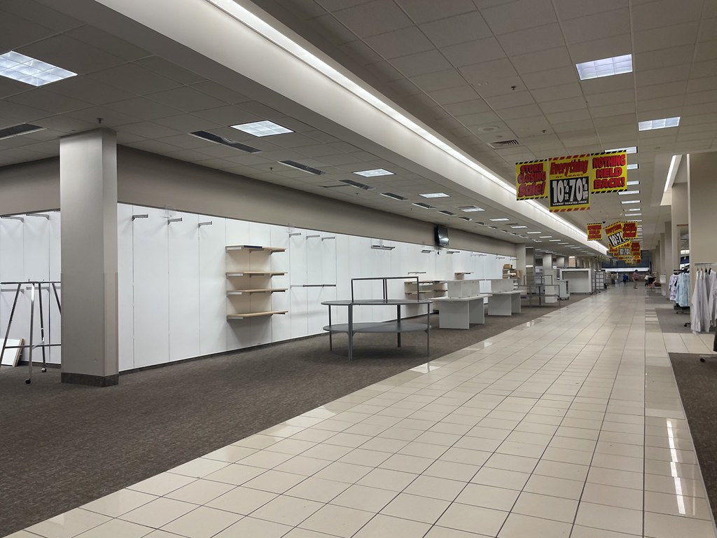 SearsWoodfield MallSchaumburg, Illinois The last Sears i… Flickr