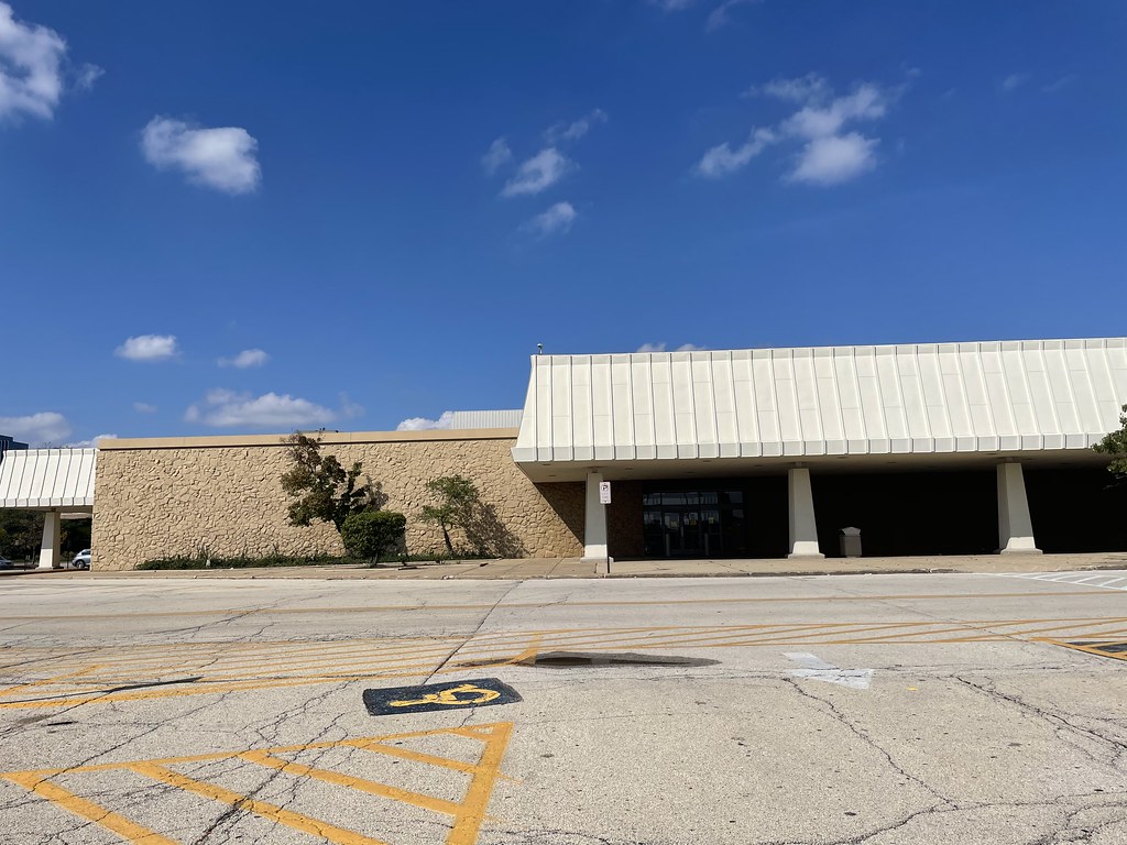 SearsWoodfield MallSchaumburg, Illinois The last Sears i… Flickr
