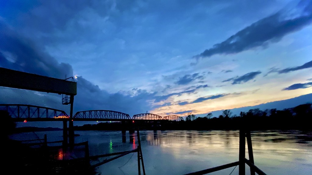 Night Span of the mighty Missouri River at Glasgow Flickr
