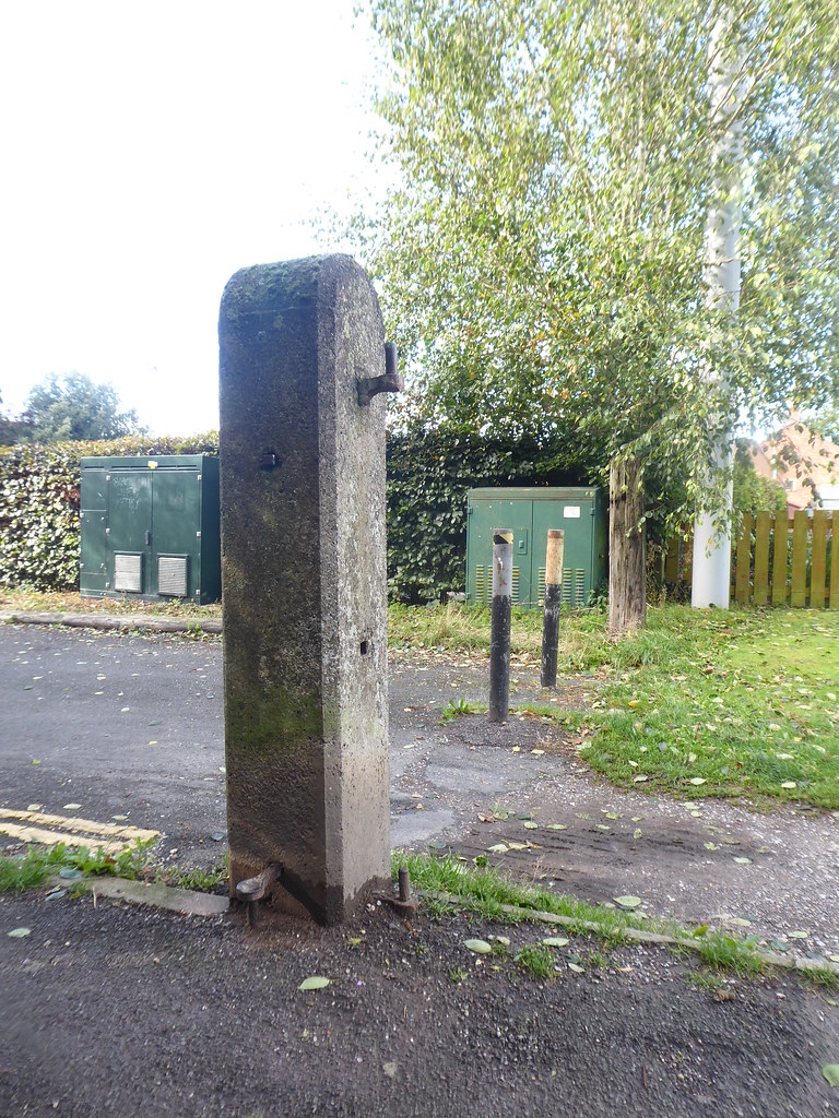 Station yard gatepost at Market Weighton (former Market We… Flickr