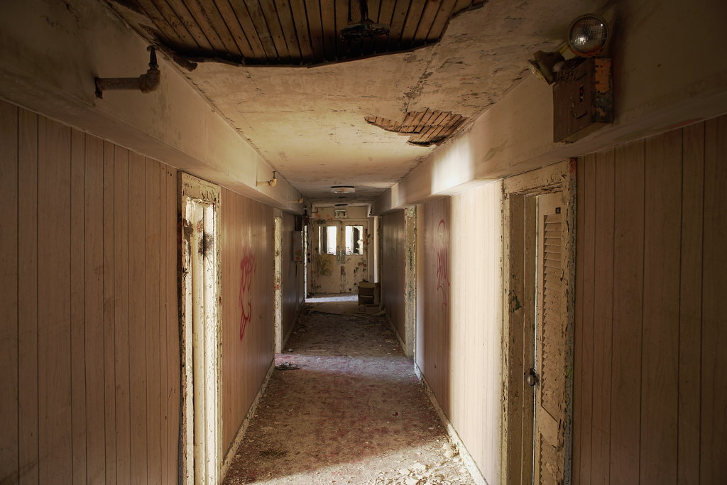 DSC01716 Pines Hotel, South Fallsburg NY. Main building ha… Flickr