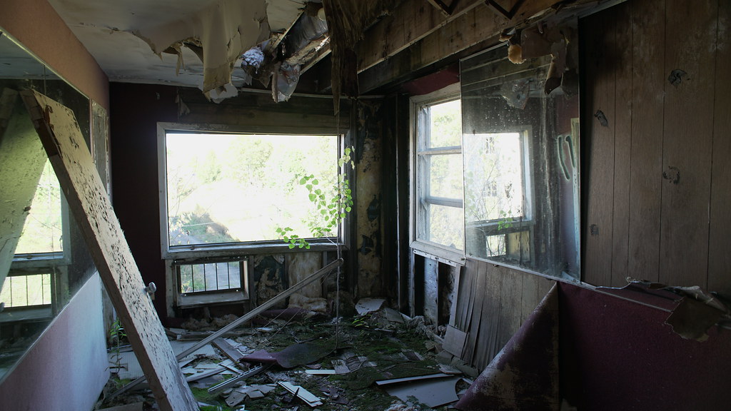 DSC01739 Pines Hotel, South Fallsburg NY. Main building ho… Flickr