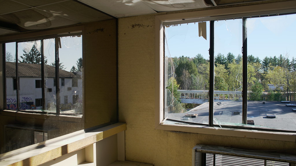 DSC01740 Pines Hotel, South Fallsburg NY. Main building ho… Flickr