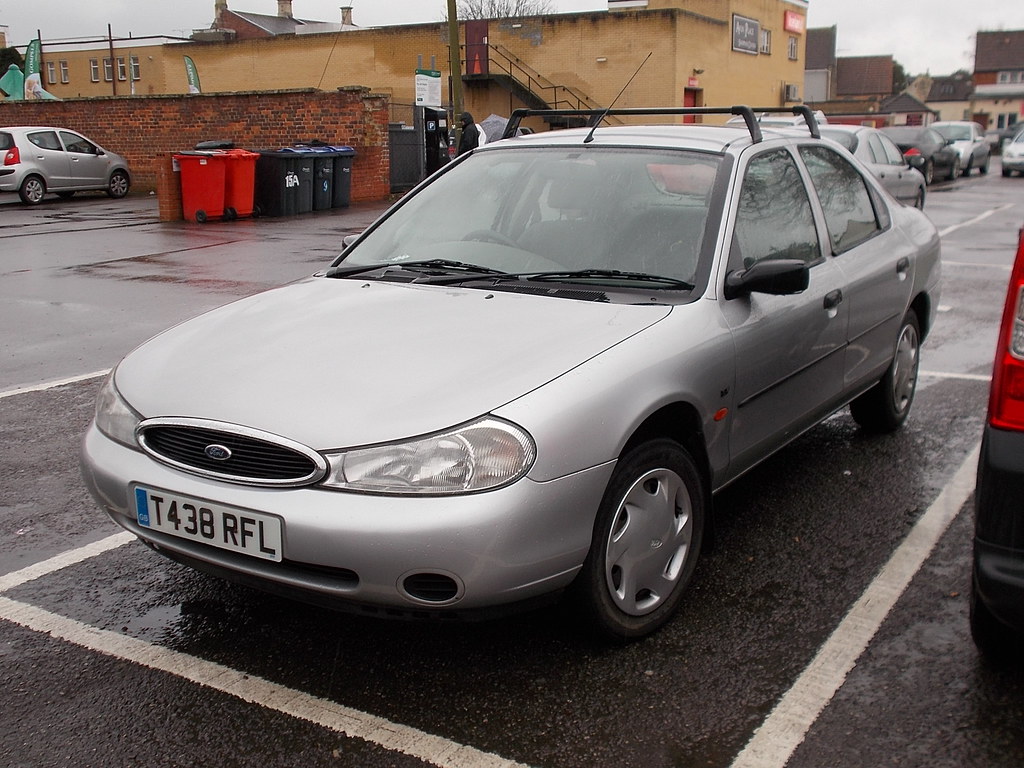 1999 Ford Mondeo LX Seen in Church Street Car Park, Melksh… Flickr