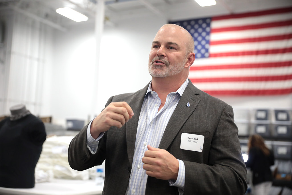 Jason Beck Jason Beck speaking with attendees at the 2021 … Flickr