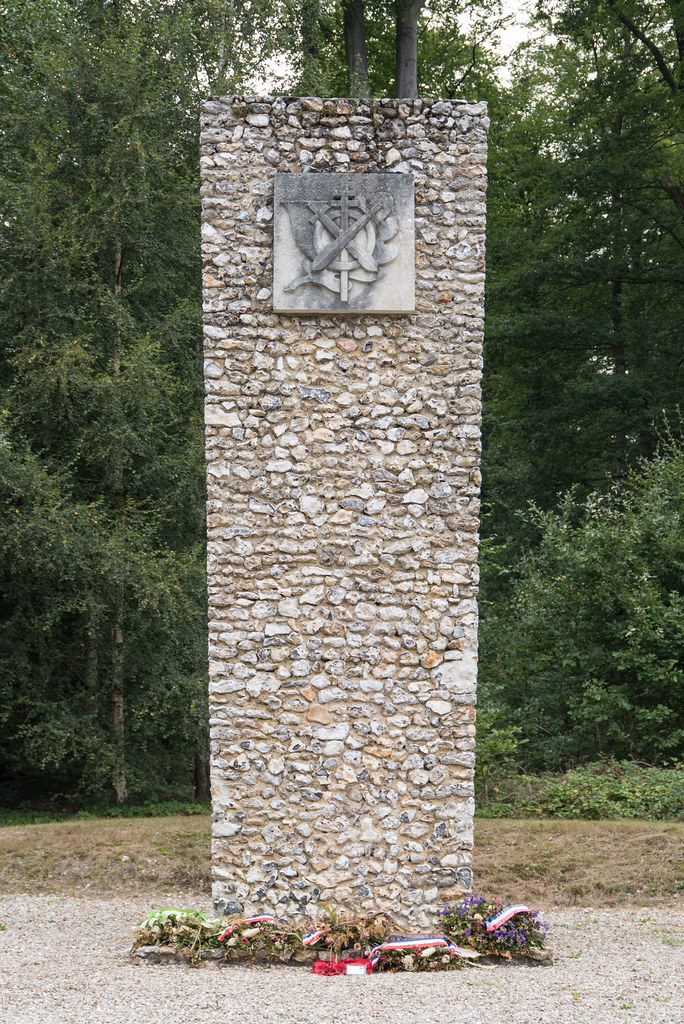 Monument de la Croix Vaubois LyonslaForêt (Eure, Franc… Flickr