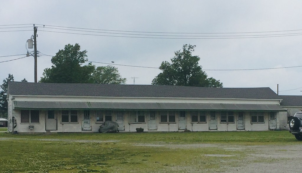 Vacant Motel, Litchfield, Illinois *Hajee Flickr