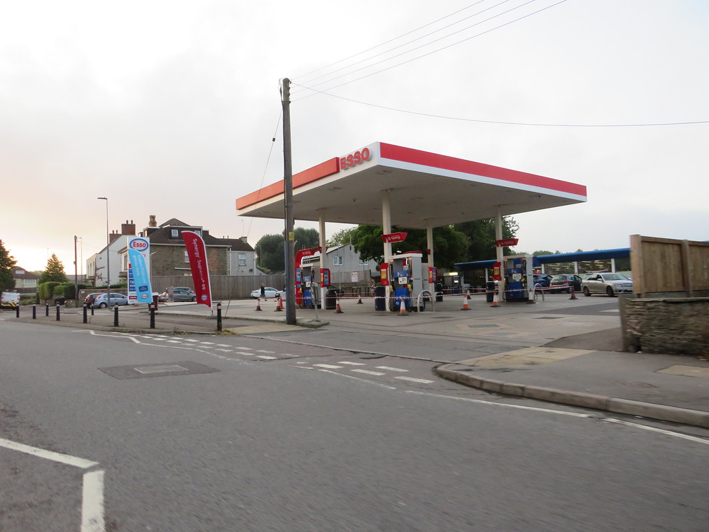 Esso Deanery Road, Kingswood, Bristol BS15 9JB Esso thro… Flickr