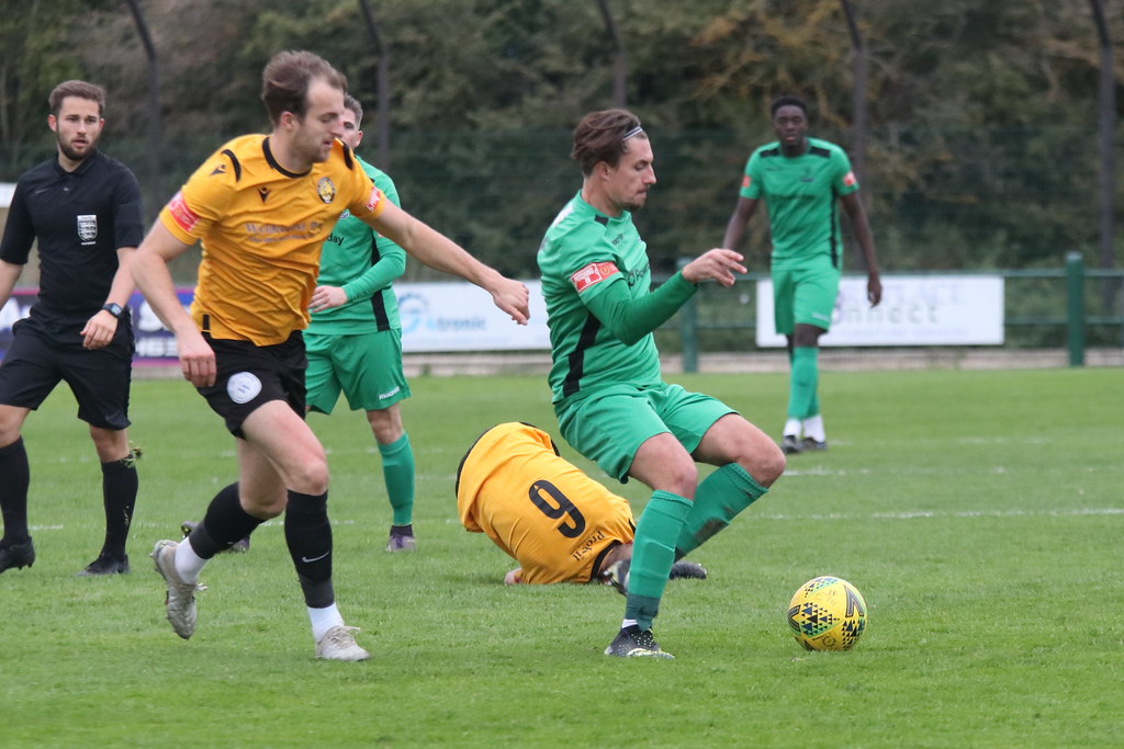 East Thurrock United 0 Enfield Town 8 Pitching in Isthmian… Flickr