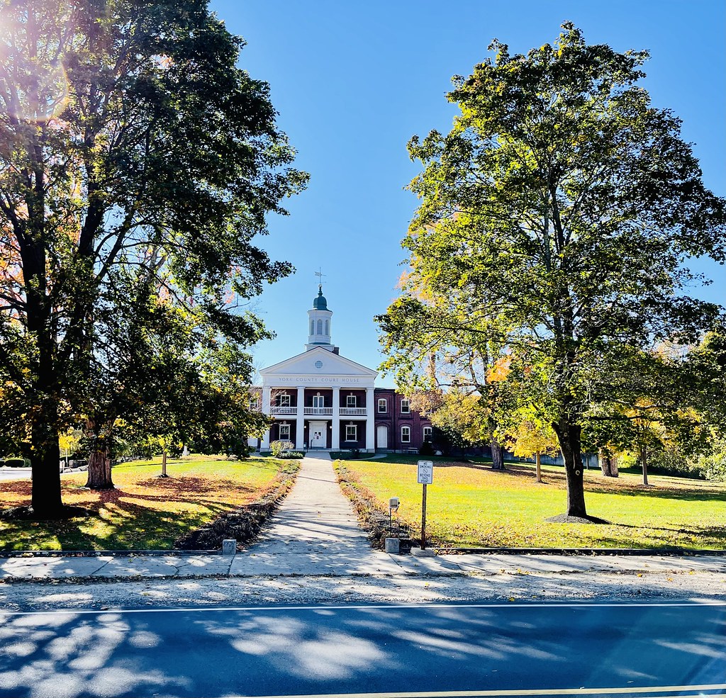 York County Courthouse in Alfred, Maine. devtmefl Flickr