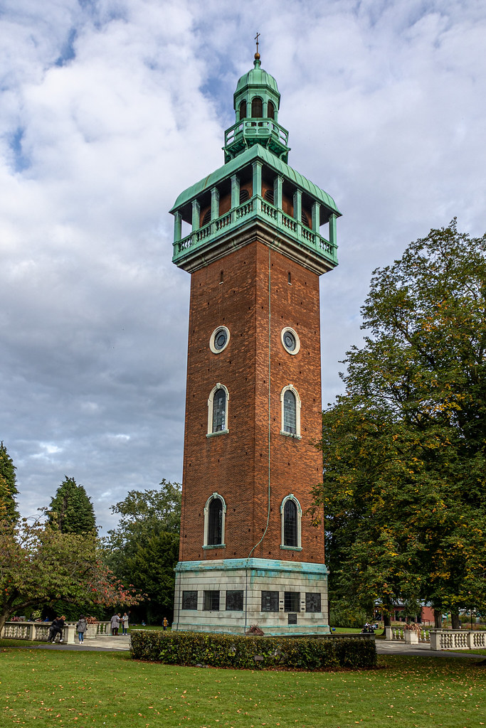 War memorial For the people of Loughborough lost on confli… Flickr