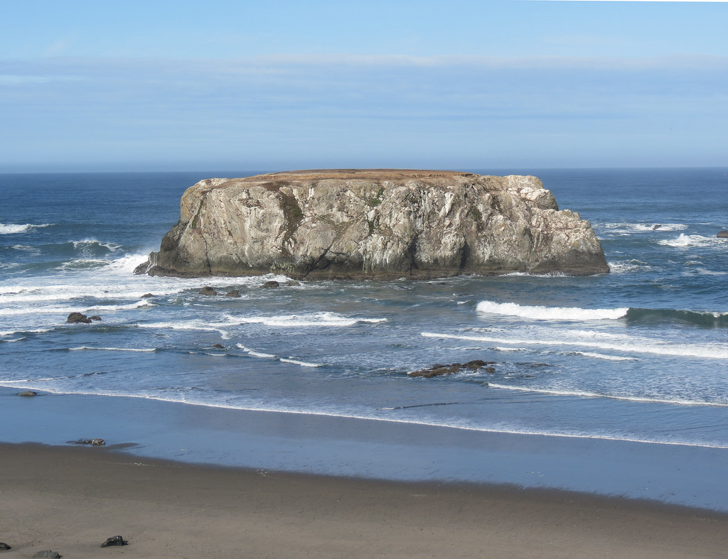 Table Rock, Bandon, Oregon. Photo take from the Bandon, Be… Flickr