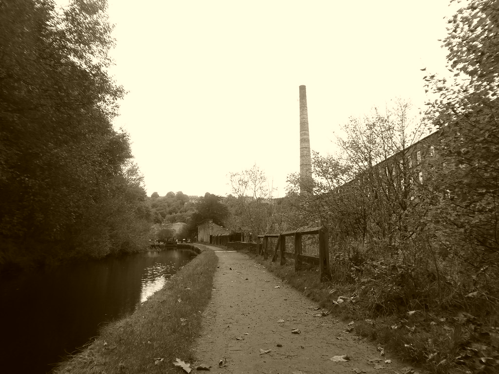 Towpath near Woodend Mill, Mossley (Huddersfield Narrow Ca… Flickr