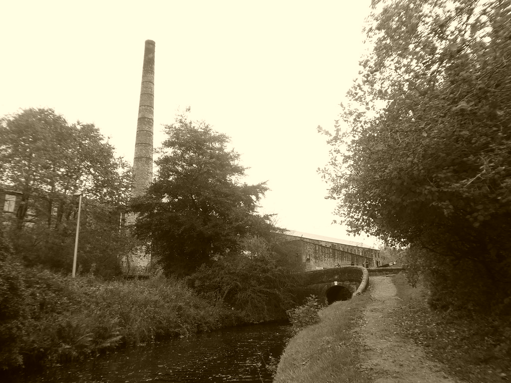 Woodend Mill and lock 14W, Mossley (Huddersfield Narrow Ca… Flickr