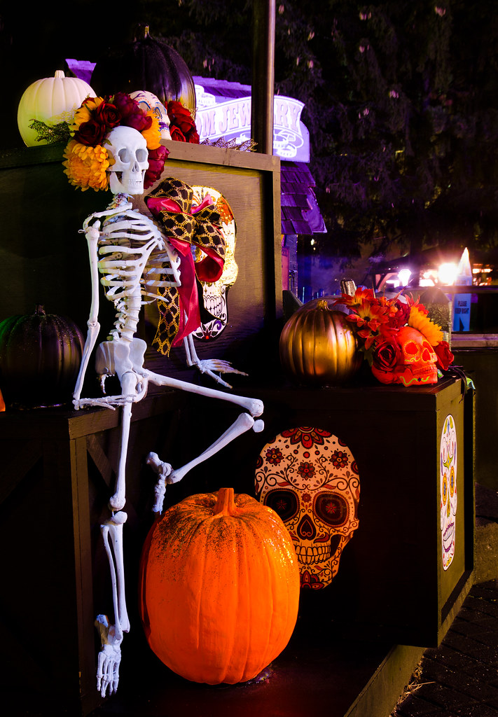 Halloween Haunt 2021 06 One of the may displays at Hallo… Flickr