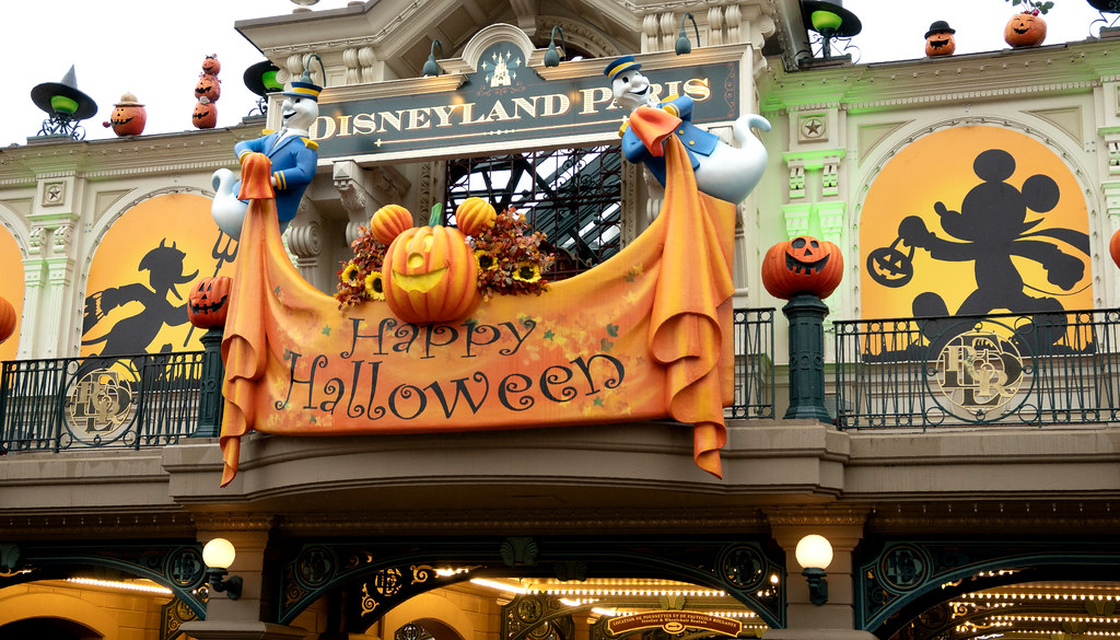 Disneyland 2021 Halloween Season Photographed by SIMI pero1961 Flickr
