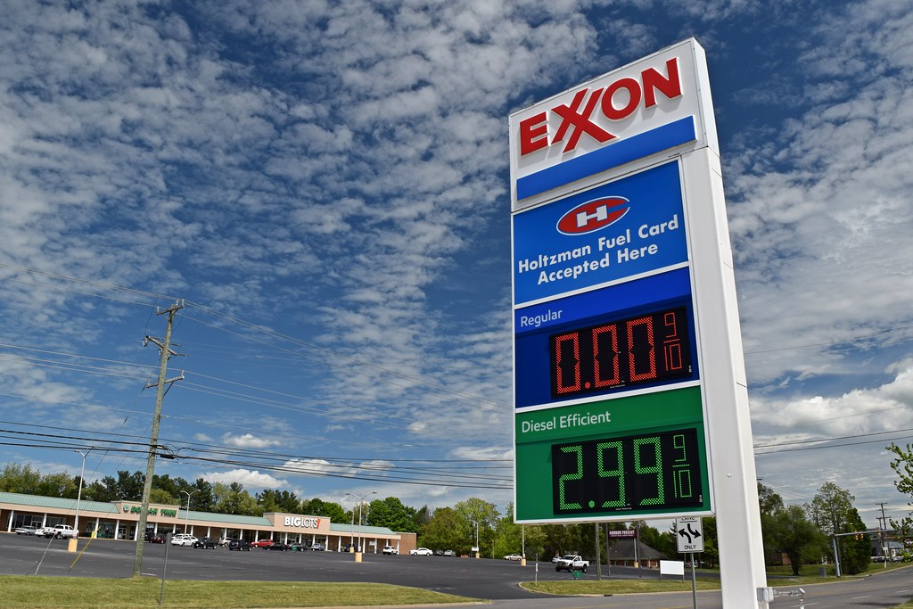 Out of gas at the Exxon on West Main Street [03] Sign at t… Flickr