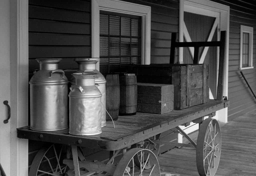 Milk jugs and cart, Snoqualmie Train Museum My first 100 f… Flickr