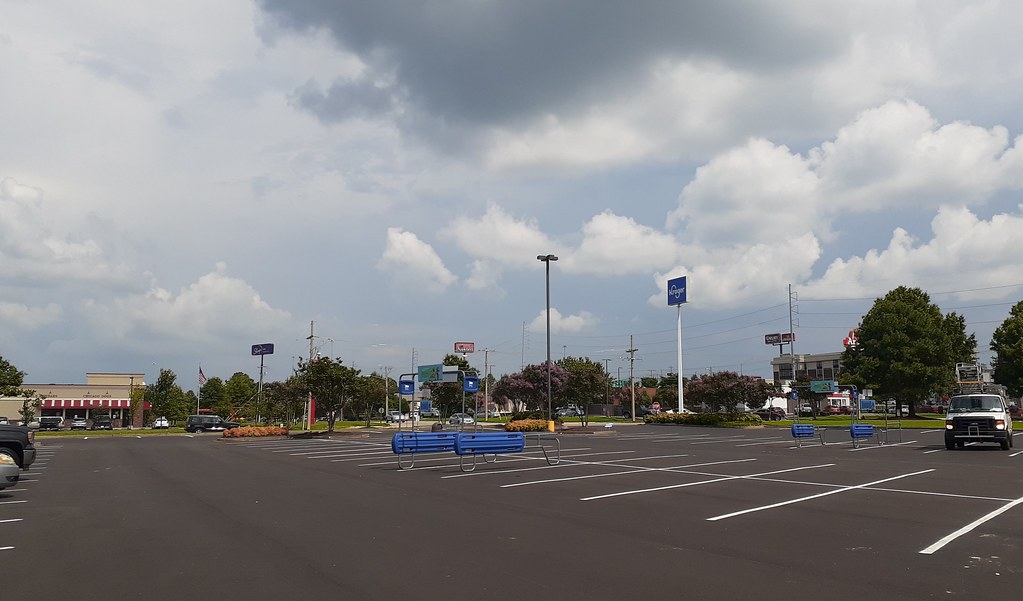Looking out over the nicely repaved Horn Lake Kroger parki… Flickr