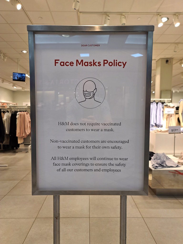 H&M face mask policy sign Mask policy sign at the H&M stor… Flickr