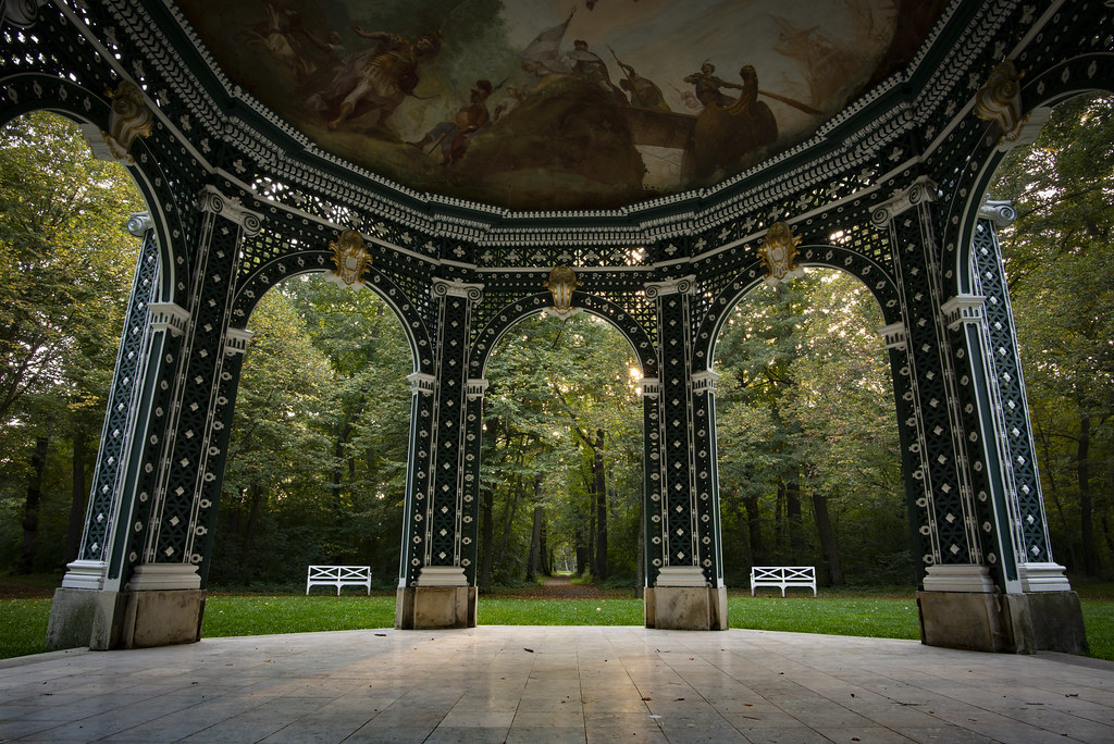 In the castle’s garden Egmont Lines Flickr