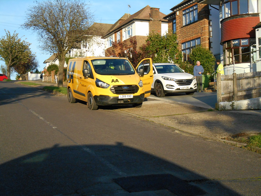 AA Ford Transit Custom LD19 YXO on Castle Avenue, Ewell, S… Flickr