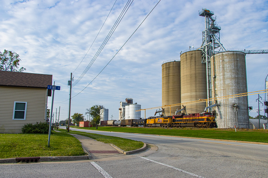 Ashkum Salsa A KCS SD70ACe leads the way of CN M335 as it … Flickr