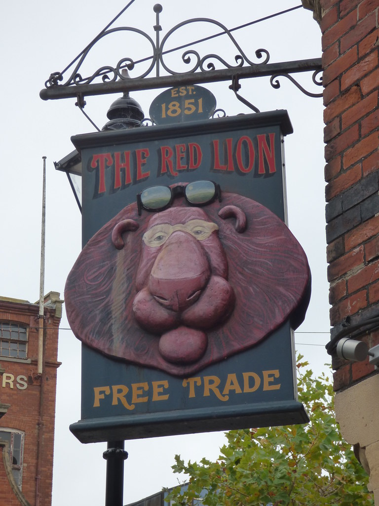 The Red Lion Free House Hope Street, Weymouth pub sign a photo on