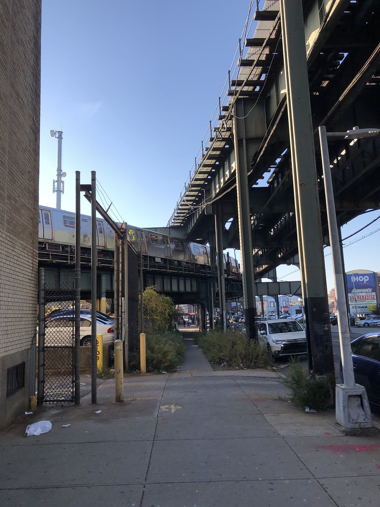 Liberty Ave el at Rockaway turnoff zacfi2000 Flickr