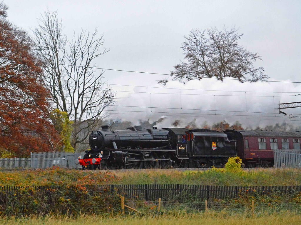 Another shot of 44871 passing Dudswell LMS Stanier 'Black … Flickr