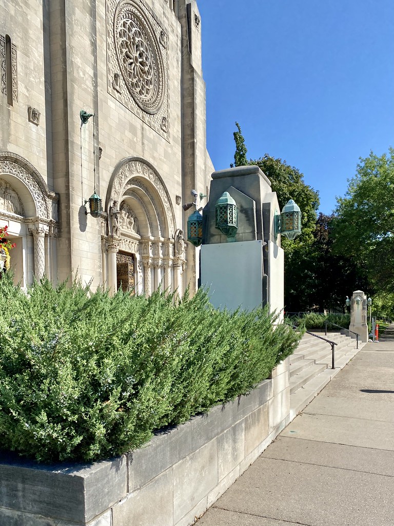 Saint Thomas More Catholic Church, Summit Avenue, Summit H… Flickr